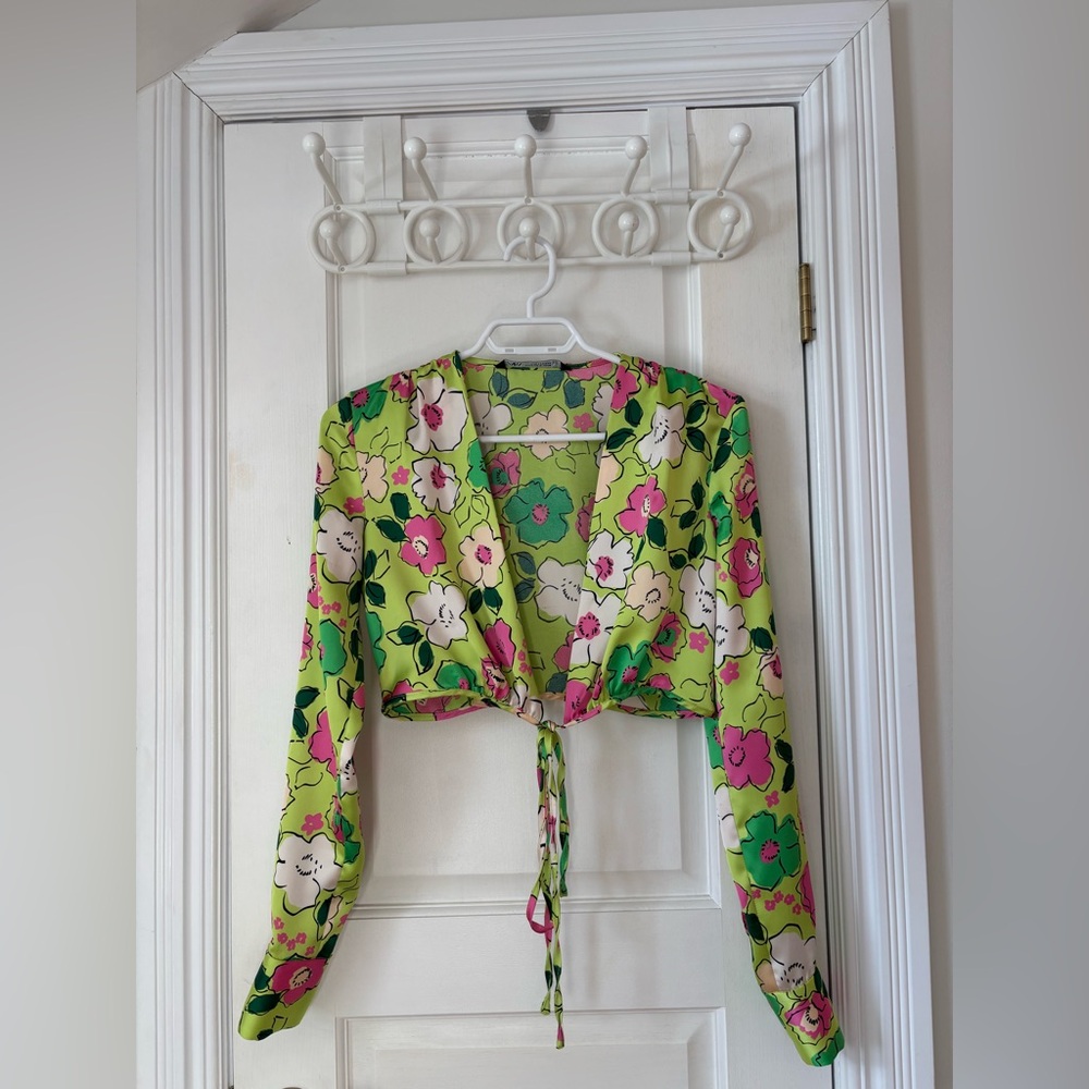 🌸 ZARA Floral Tie-Front Blouse – XS 🌸